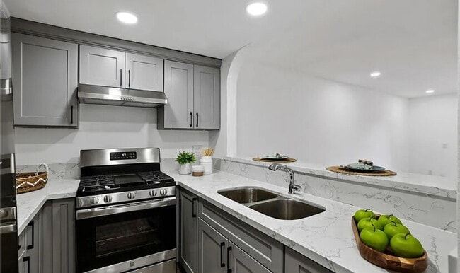Building Photo - Fully Remodeled 1 Bedroom 1 Bathroom Open ...