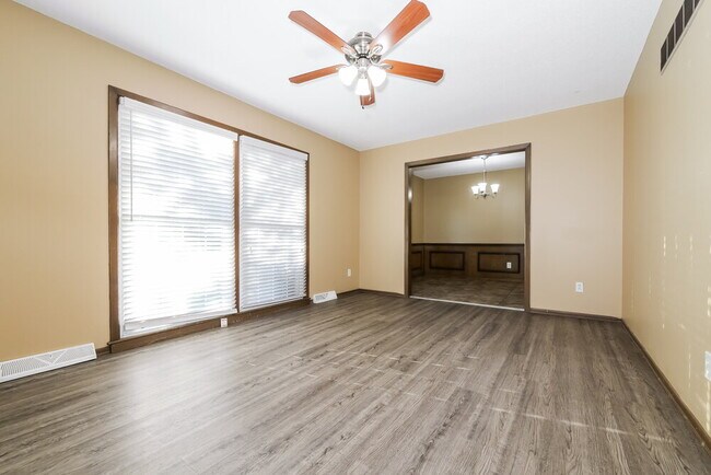 Building Photo - 716 N Choctaw Ave