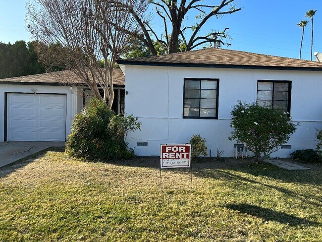 Building Photo - 5957 Alonzo Ave