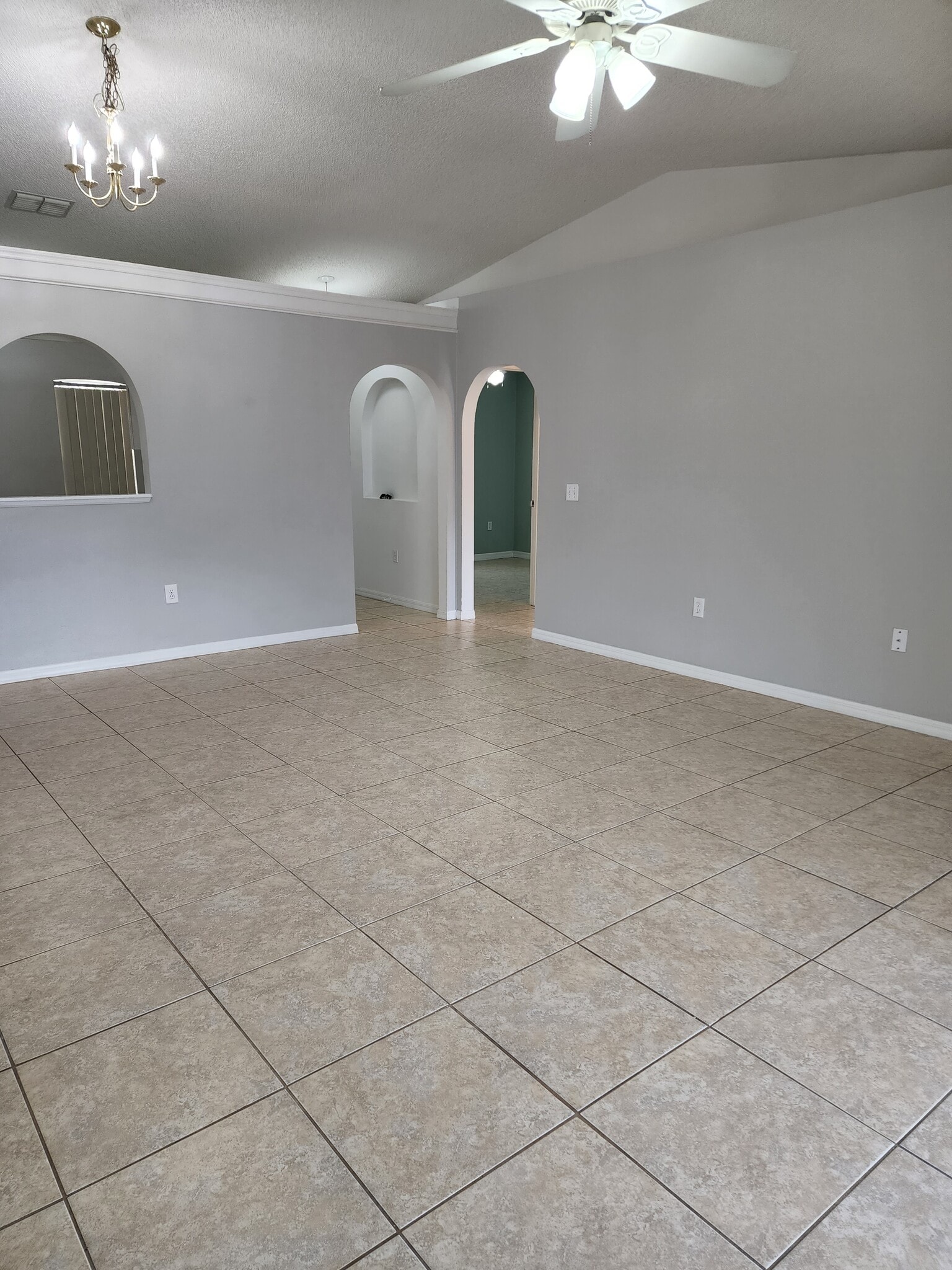 Living Room - 4100 Mendenwood Ln