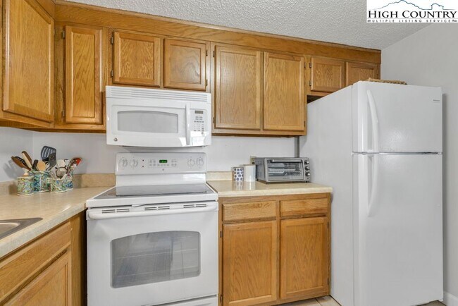 Building Photo - 303 Sugar Top Dr