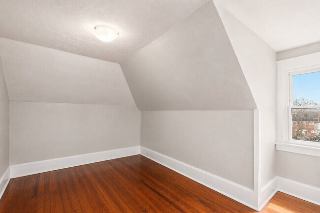 Building Photo - 204 Chittenden Ave