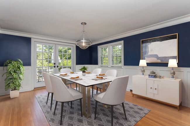 Building Photo - 96 Kings Hwy N