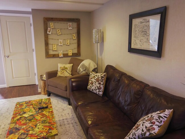 downstairs living room - 4038 Kalamath St