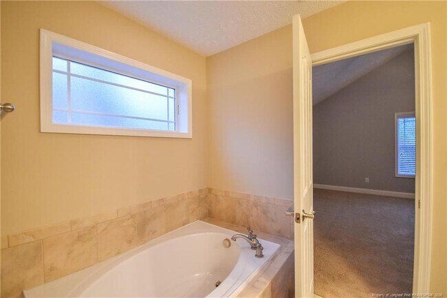Building Photo - 24 Nassau Ln