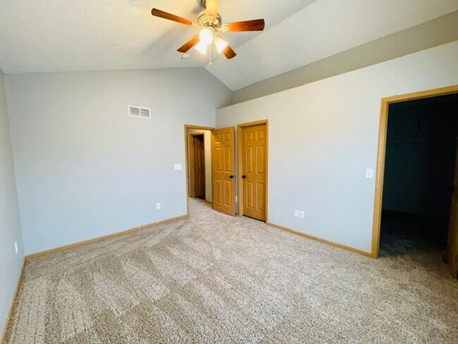 Building Photo - 8575 Fernbrook Dr