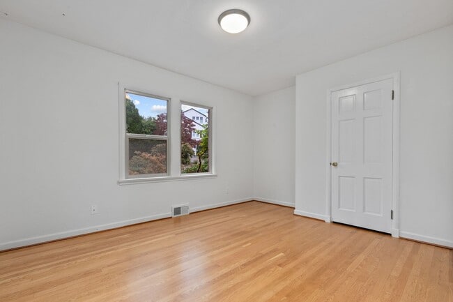 Building Photo - 4bd/2ba Seattle Home