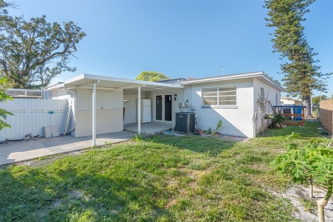 Building Photo - 3805 SW 54th Ave