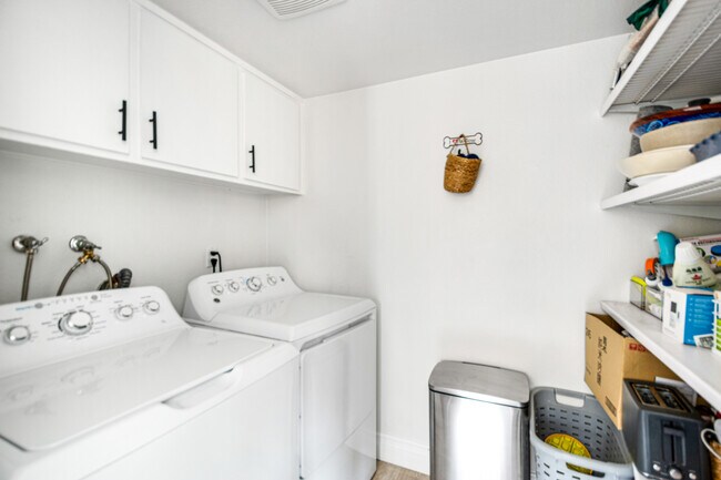Building Photo - 19 Seabird Ct