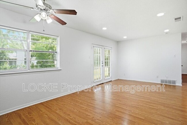 Building Photo - 924 Wisteria Way