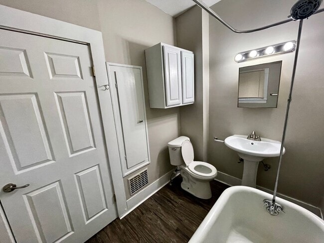 Building Photo - 650 W Ash St