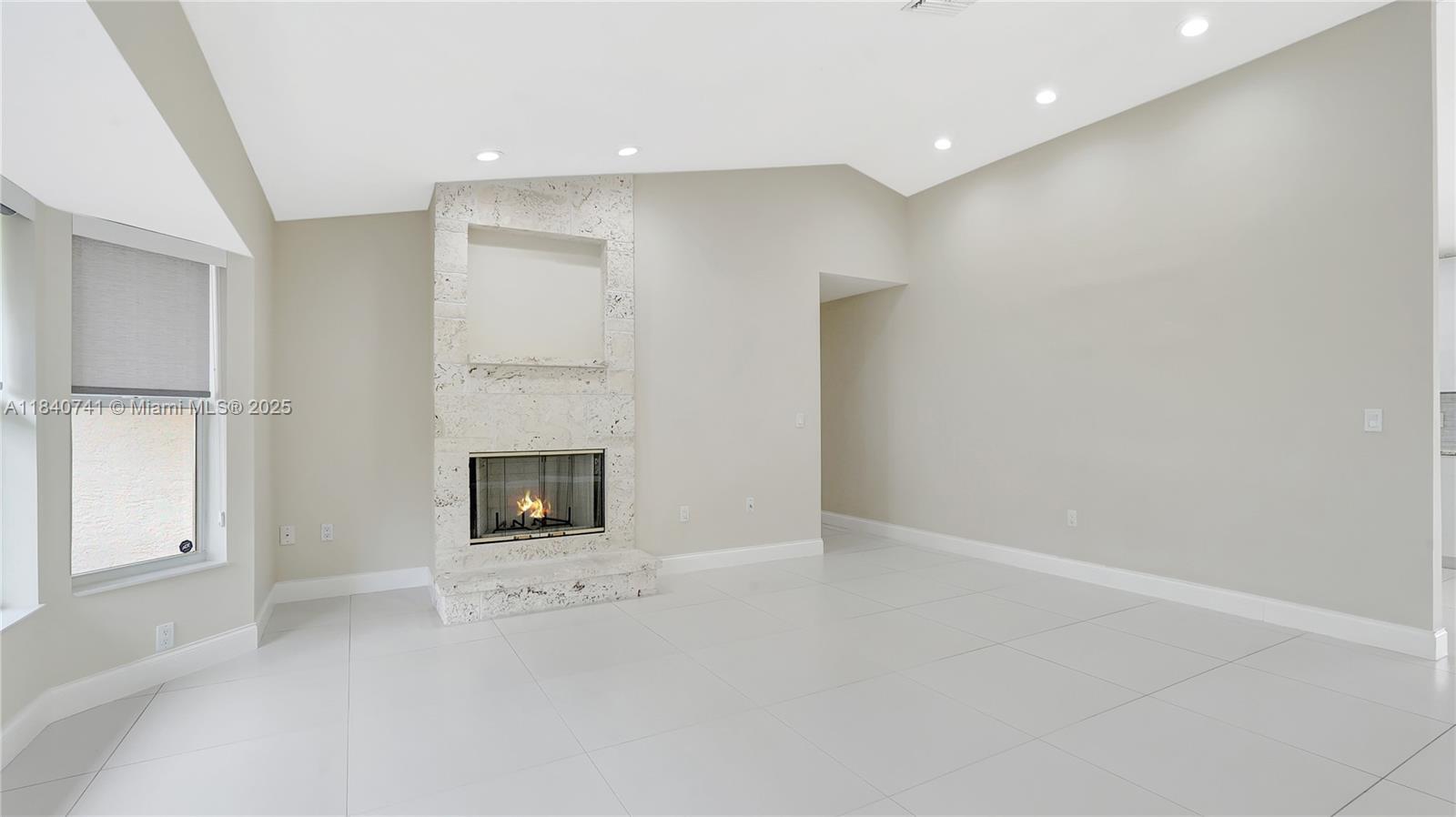 Building Photo - 1412 NE 53rd Ct