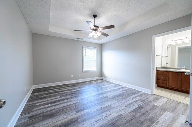 Building Photo - 307 Nile Ln