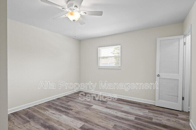 Building Photo - 11359 Bedford Oaks Dr