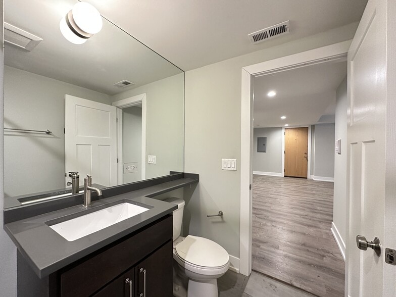 Building Photo - 1139 Maple Ave