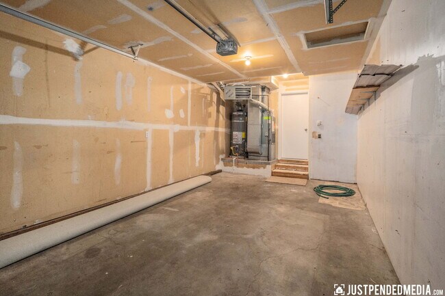 One car garage - 530 Bitterroot Cir