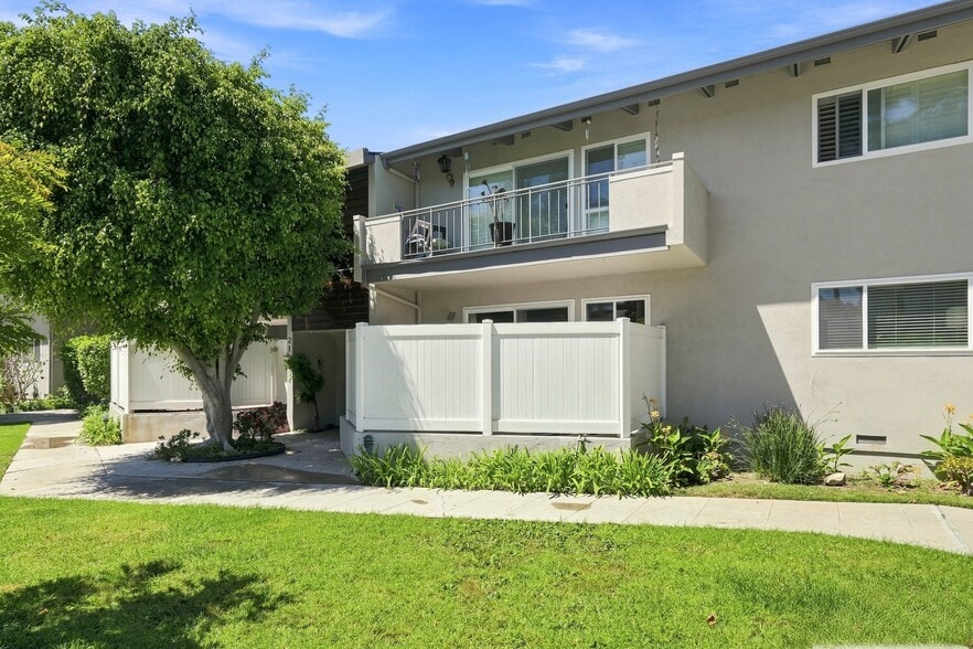 Building Photo - 3030 Merrill Dr