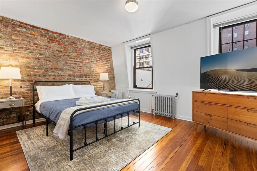 Building Photo - 234 S 20th St