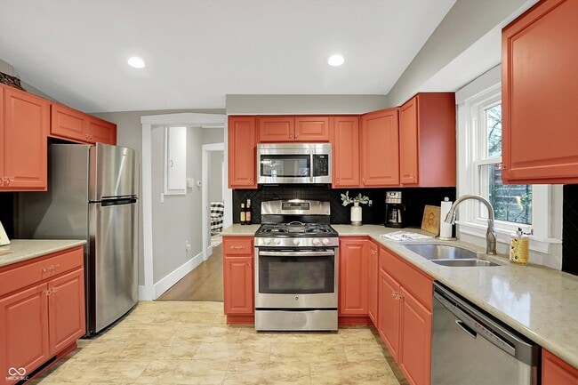 Building Photo - 140 N Main St