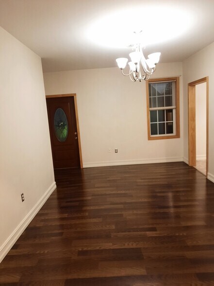 Building Photo - 247 Main St