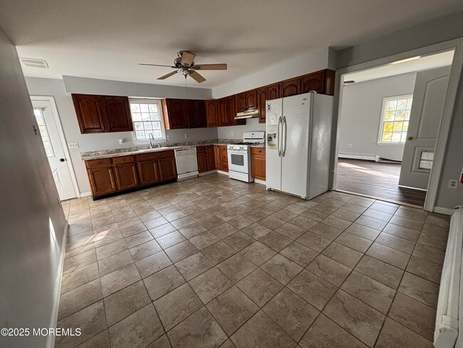 Building Photo - 1005 Beach Blvd