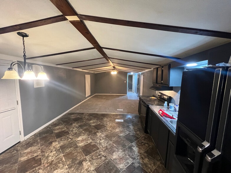 Building Photo - 102 Fentress Star