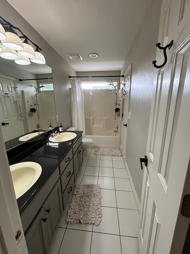 Building Photo - 4320 SW Gull Point Dr