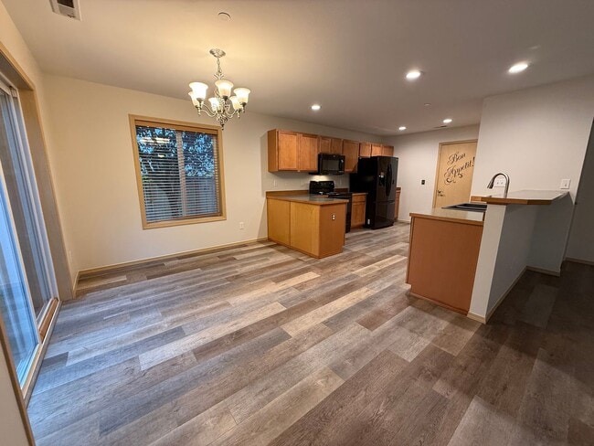 Building Photo - 3 Bedroom DuPont Home for Rent