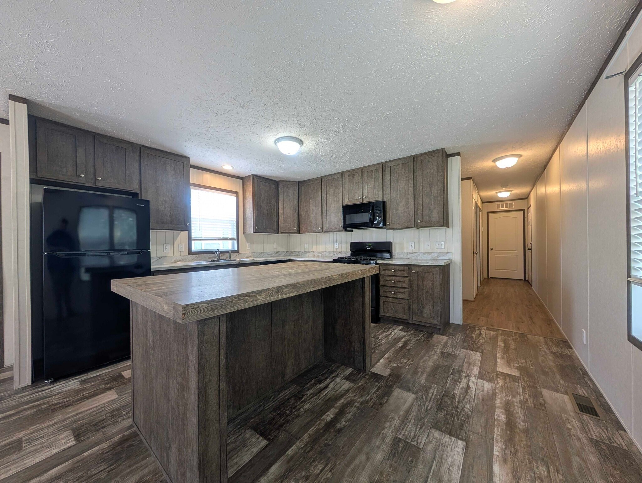 Building Photo - 38055 Leverette Ave