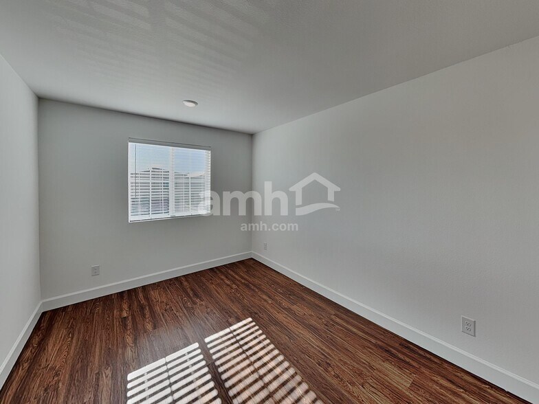 Building Photo - 10132 W Oleta Ave