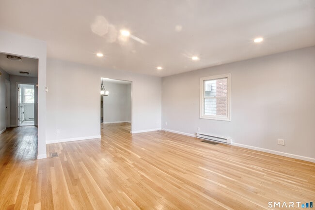 Building Photo - 8 Ridge Pl
