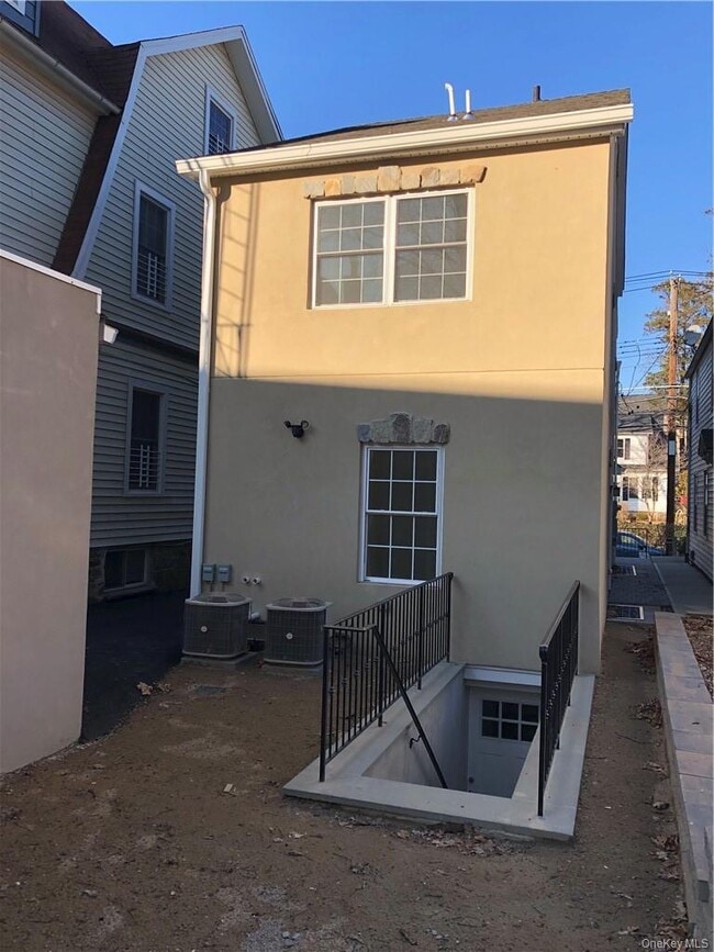 Building Photo - 268 W 261st St