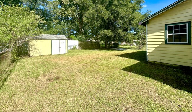 Building Photo - 5506 Staley Dr