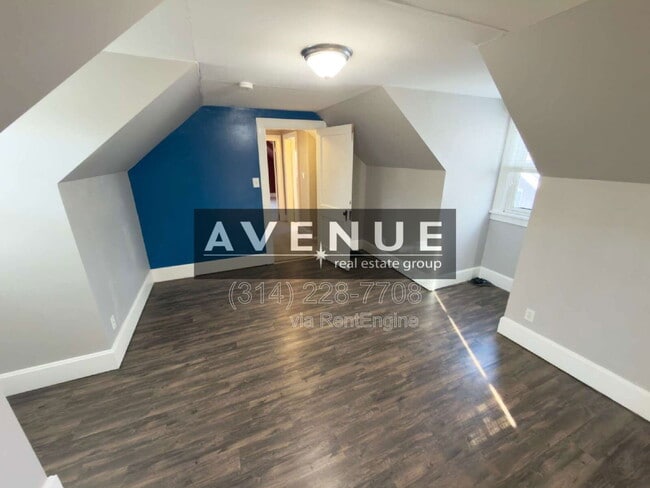 Building Photo - 4938 Walsh St