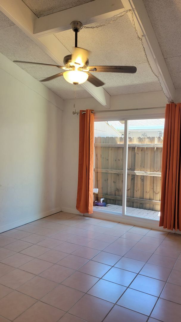 Building Photo - Annual UNfurnished renovated 2/1 condo dow...