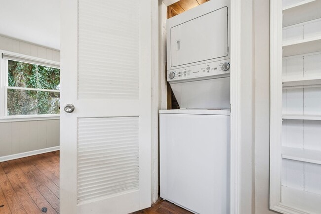 Building Photo - 2be/1ba House in the Heart Of Carrboro with Gym & Sauna