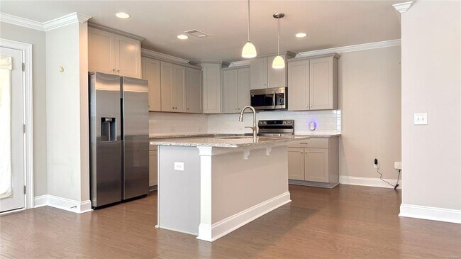 Building Photo - 1219 McClain Dr