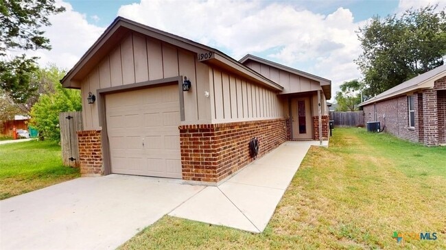 Primary Photo - 1909 Chiricahua Trce