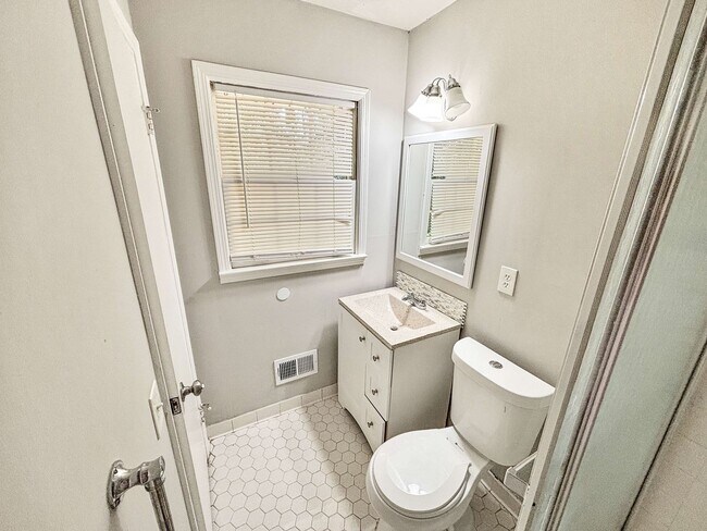 Building Photo - Renovated Brick Ranch w/Basement