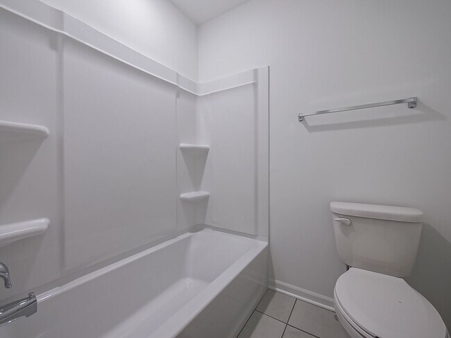 Building Photo - AVAILABLE NOW! Modern Comfort Meets Everyd...