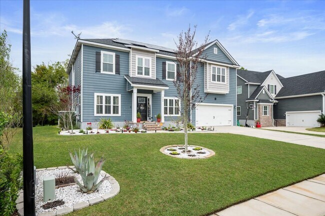 Building Photo - Welcome to Your Ideal Home: Where Luxury a...