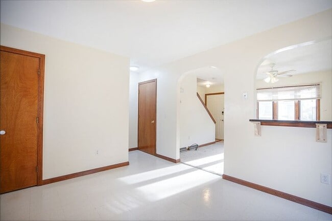 Building Photo - 14 Gold St