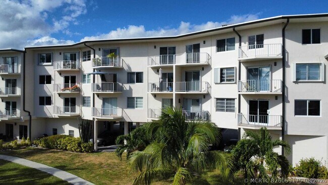Building Photo - 1967 S Ocean Blvd