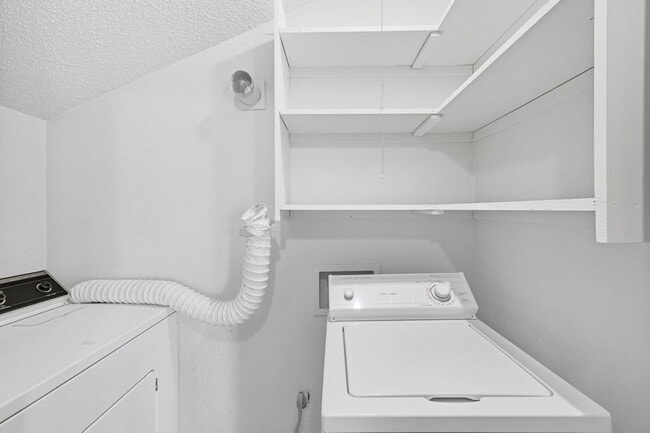 Building Photo - Available Now: Nestled in the Heart of Golf Course in Woodcreek