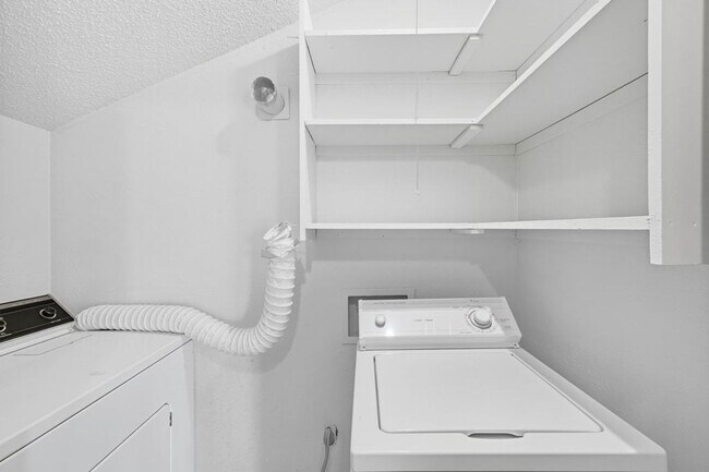 Building Photo - Nestled in the Heart of Golf Course in Woodcreek