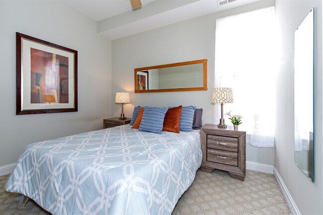 Building Photo - 2717 W Evergreen Ave