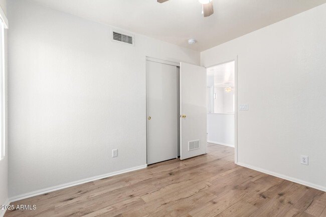 Building Photo - 16640 W Polk St