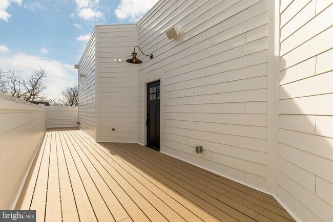 Building Photo - 1706 Bay St SE