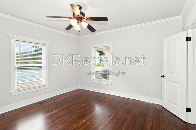Building Photo - 1845 Vesta Ave