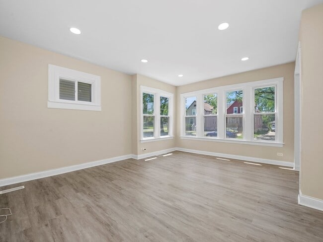 Building Photo - 811 S 7th Ave